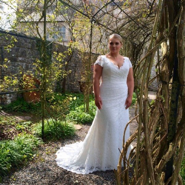 Ballgown Divas Beverley Wedding Dress Shop - FreeIndex